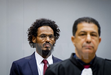Ahmad al-Faqi al-Mah (trái) tại một phiên tòa của ICC ở Hague, Hà Lan ngày 30/9/2015.